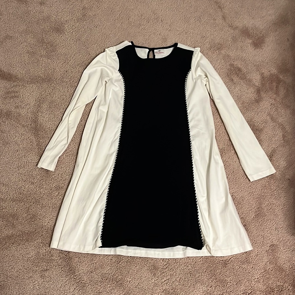 Black and white long sleeve dress